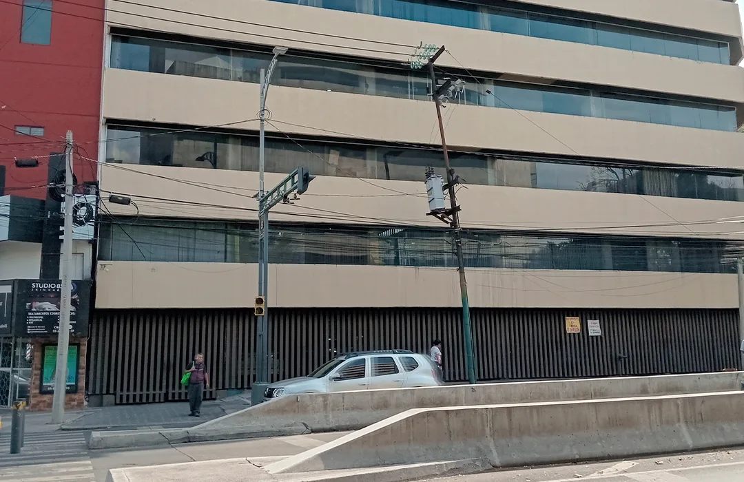 Fachada del edificio de IDental sobre Eje 8 Sur